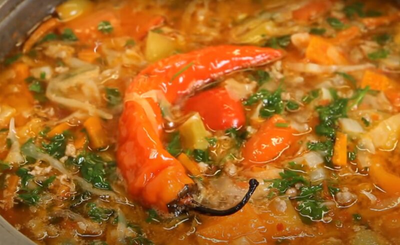Раньше готовила борщ со свеклой и мясом, а теперь только так. Суп из фарша: век живи, век учись