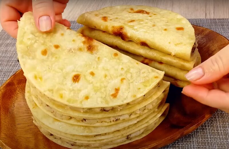 Ароматные татарские лепешки с картофельной начинкой. Невероятно сочные и вкусные