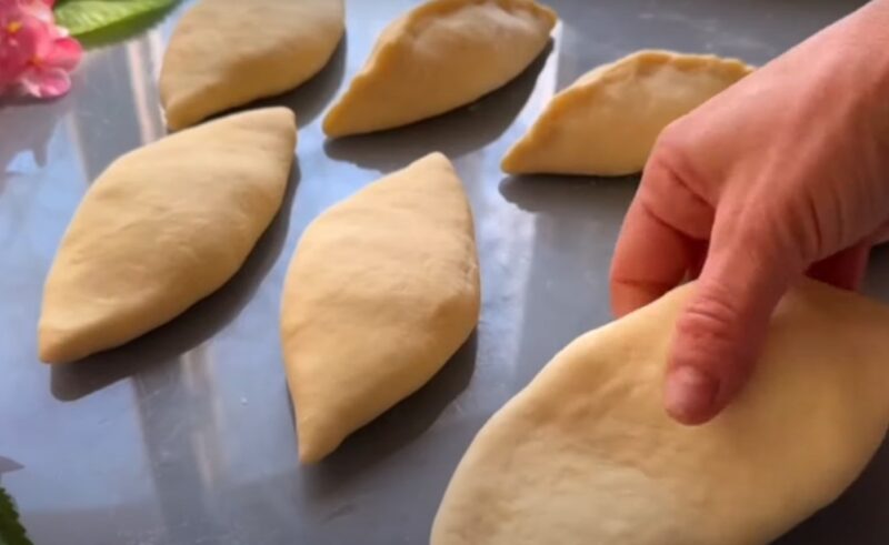 Вы точно сейчас пойдете на кухню. Вкусные булочки и пирожки с начинкой: 2 рецепта на сковороде