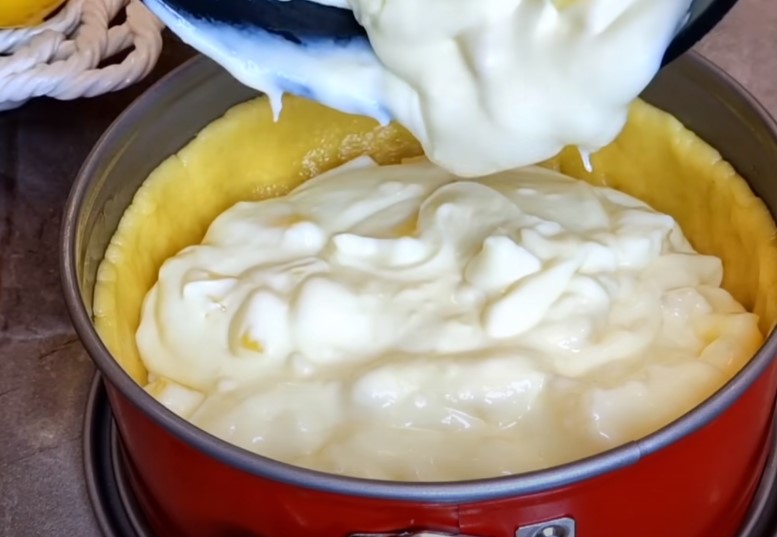 Каждый год готовлю на праздничный стол. Ароматный торт-пирог: крем, как яблочный пудинг