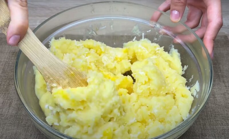 Я никогда не елa ничего вкуснее. Картофельный пирог с запеченным фаршем