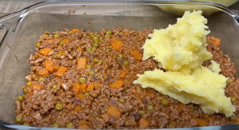 Я никогда не елa ничего вкуснее. Картофельный пирог с запеченным фаршем