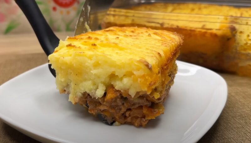 Я никогда не елa ничего вкуснее. Картофельный пирог с запеченным фаршем