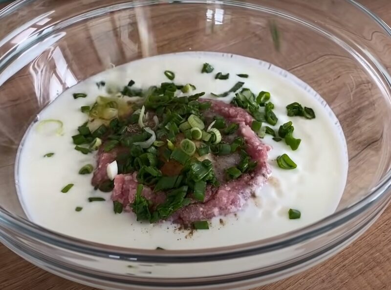 Просто смешайте кефир с фаршем. Вкусный и сытный завтрак на сковороде: простой рецепт