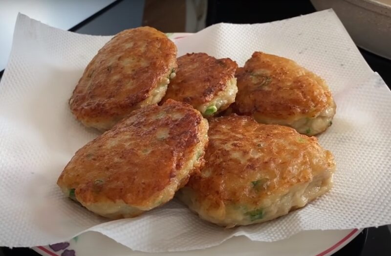 Просто смешайте кефир с фаршем. Вкусный и сытный завтрак на сковороде: простой рецепт