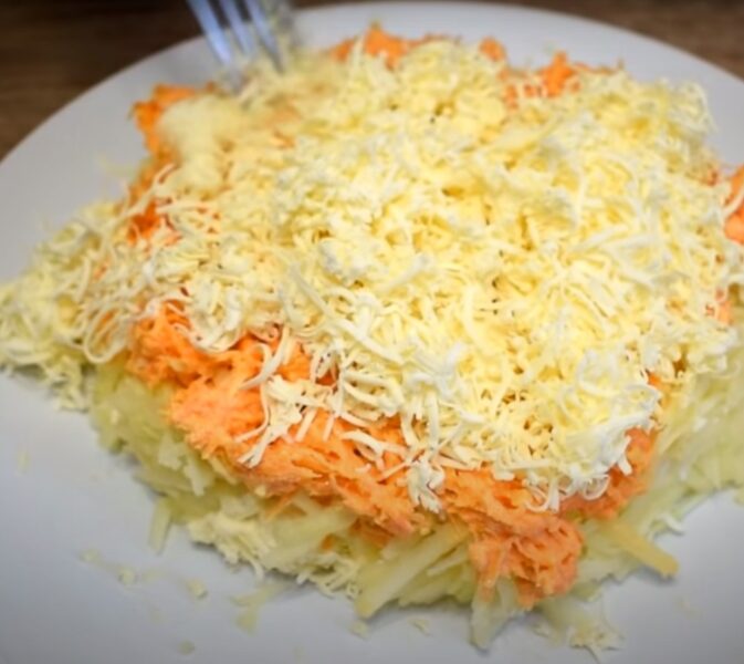 Салат «Французский поцелуй. Вкусный, нежный и воздушный: ем и не могу остановиться