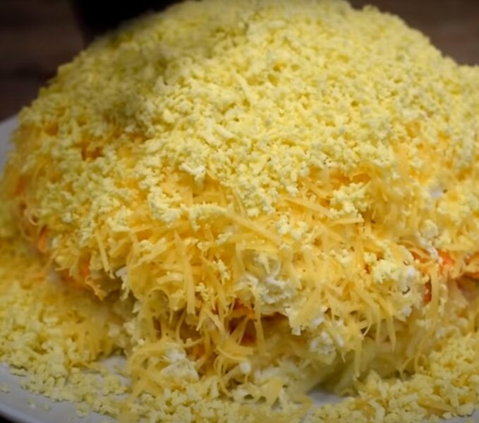 Салат «Французский поцелуй. Вкусный, нежный и воздушный: ем и не могу остановиться