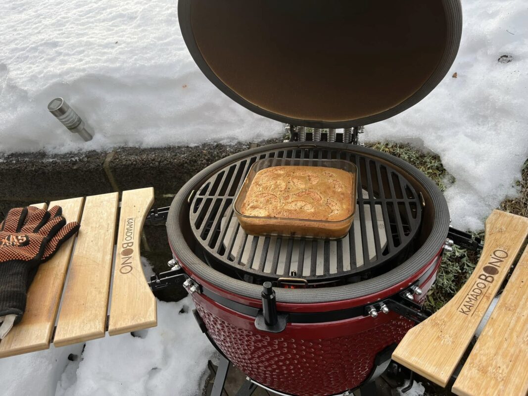 obuolių pyragas griliuje