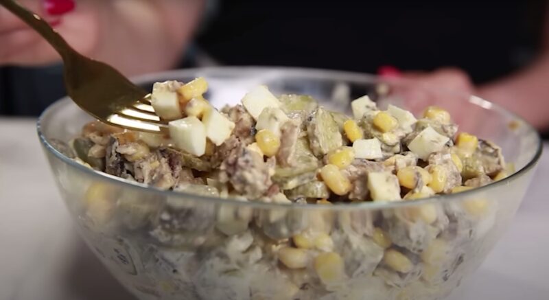 Салат "Восторг" готовлю 3 раза в неделю. Такой вкусный, что невозможно оторваться