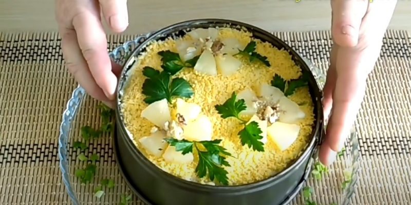 Салат "Дамский каприз" с курицей и ананасами. Оригинальный рецепт