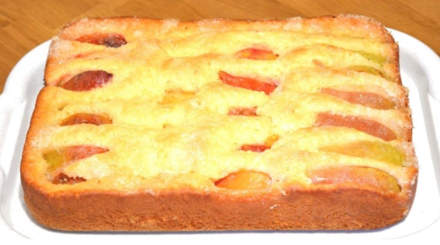 Рецепт вкуснейшего пирога с фруктами за 10 минут. Плюс время на выпечку