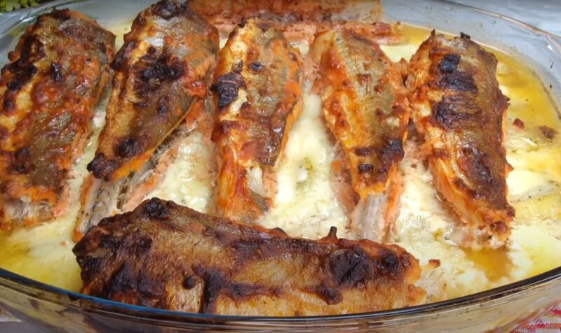 Вкуснее, чем жареная рыба. Гости из Испании научили меня вкусно готовить дешёвую рыбу: рецепт удивляет