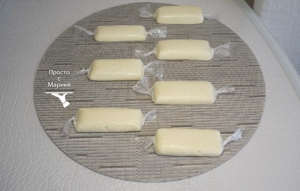 Вкусный десерт за 20 минут! Смешиваю творог со сгущенкой и убираю в морозилку