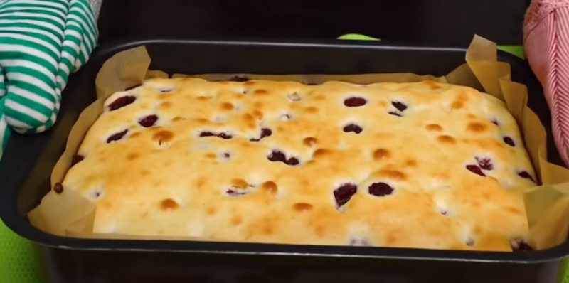 Вкусный пирог из самых простых продуктов. Готовится ну очень просто и быстро