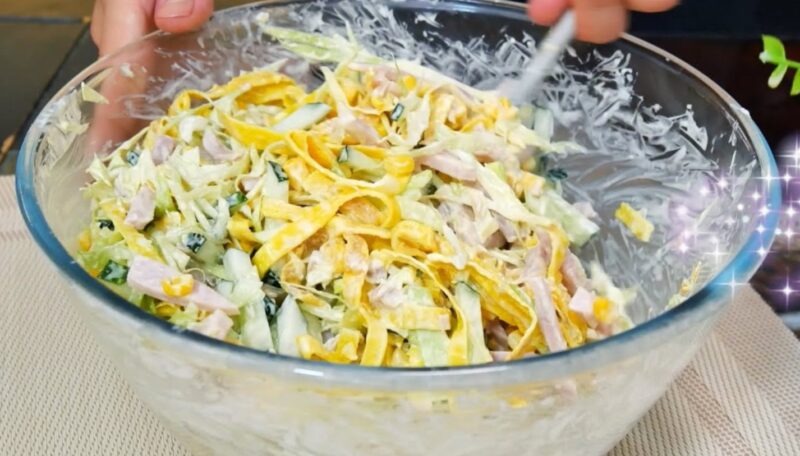 Сочный и нежный салат за секунду. Невероятно вкусно: все ингредиенты уже есть у вас дома