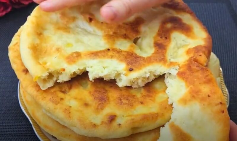 Беру картофель и молоко. Вместо пирожков готовлю лепёшки по рецепту турецкого повара: все в восторге
