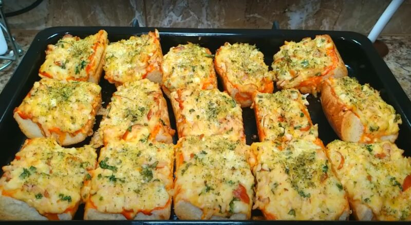 Полный восторг. Аппетитные горячие бутерброды вкуснее пиццы: рецепт быстрого завтрака
