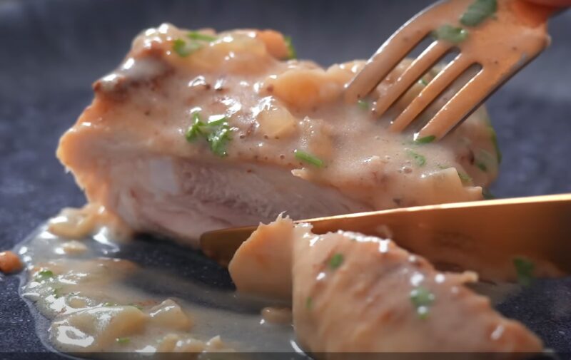 Курица в сметанном соусе: вкусно и просто. Почему я не знала этот рецепт раньше