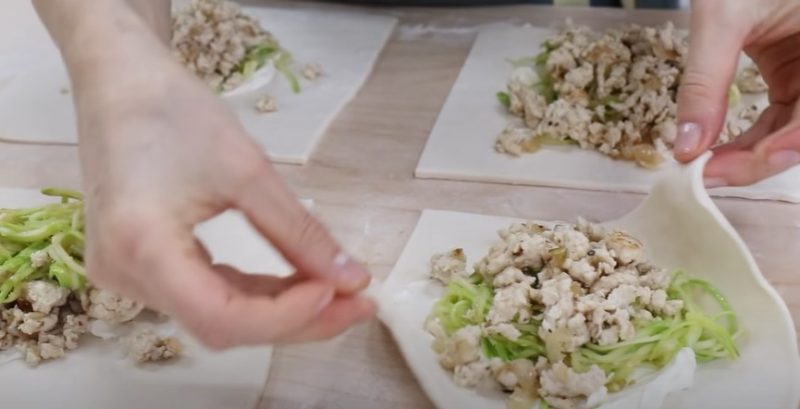 Куриные слойки из кондитерской: повар поделился рецептом. Сытно и очень вкусно