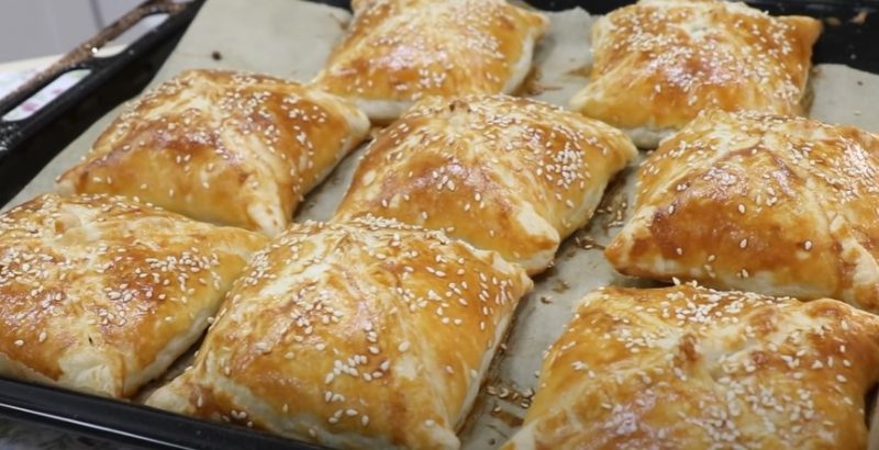 Куриные слойки из кондитерской: повар поделился рецептом. Сытно и очень вкусно