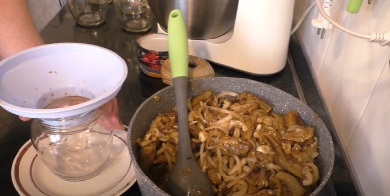 Шашлык из баклажанов на зиму. Закуска, которую можно есть сразу: можно хранить в квартире