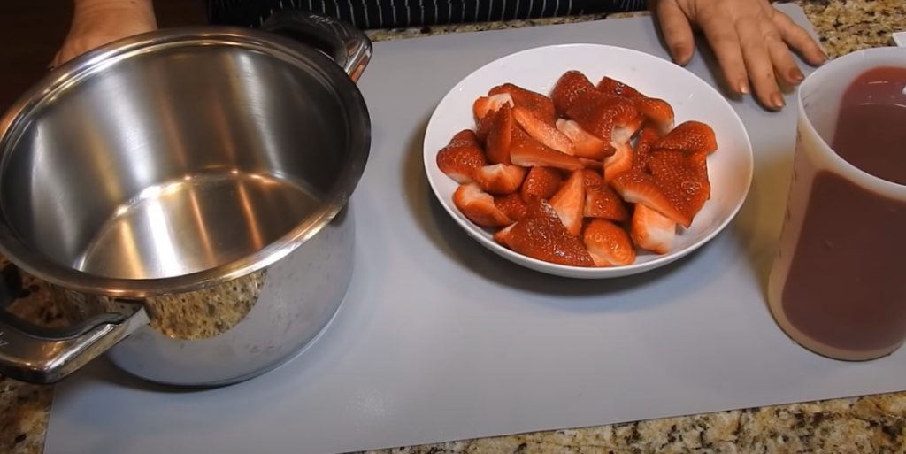Клубничный квас без дрожжей! Это очень вкусно, попробуйте