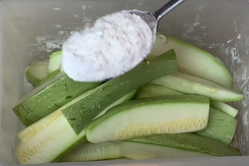 Кабачковые палочки: хрустят как чипсы, но без масла! Готовятся в духовке - полезно и вкусно