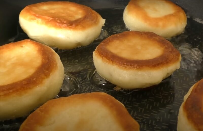 Пышные оладьи, как булочки. Рецепт на кефире: век живи - век учись