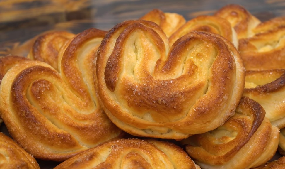 Пуховые сахарные плюшки. Бюджетно и вкусно, простой рецепт