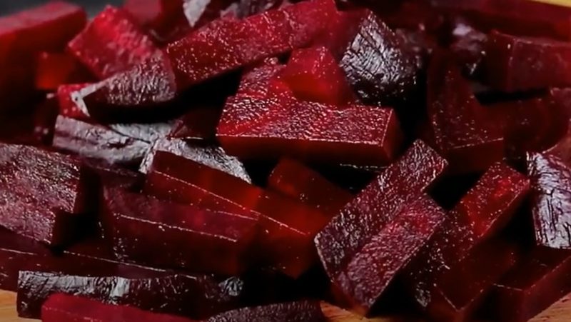 Всего 4 простых продукта в составе. Обалденно вкусный салат: готовим через день