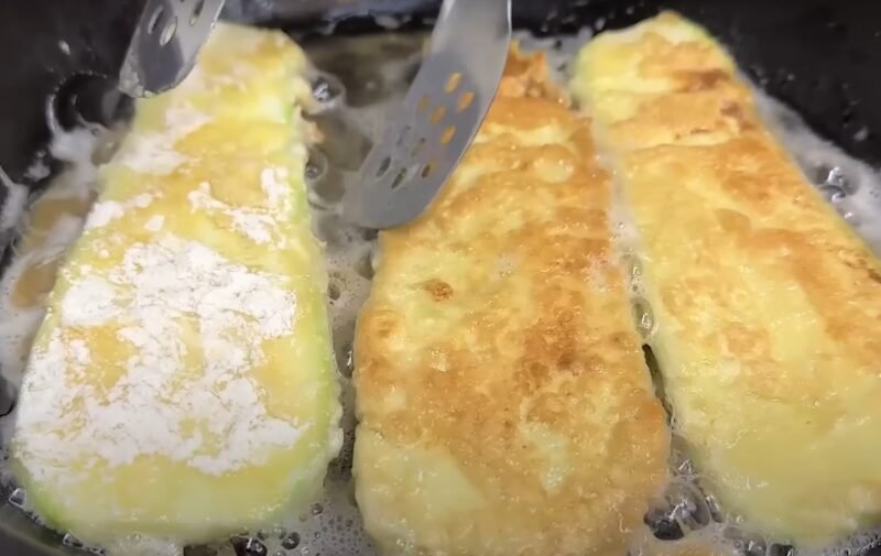 Лучшая закуска лета: кабачковые рулетики с неожиданной начинкой. Рецепт без лишних хлопот