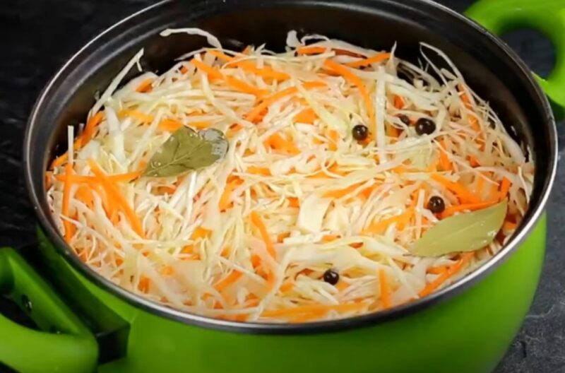 Вкусная квашеная капуста без долгого ожидания. Хрустящий рецепт: 3 дня и готово