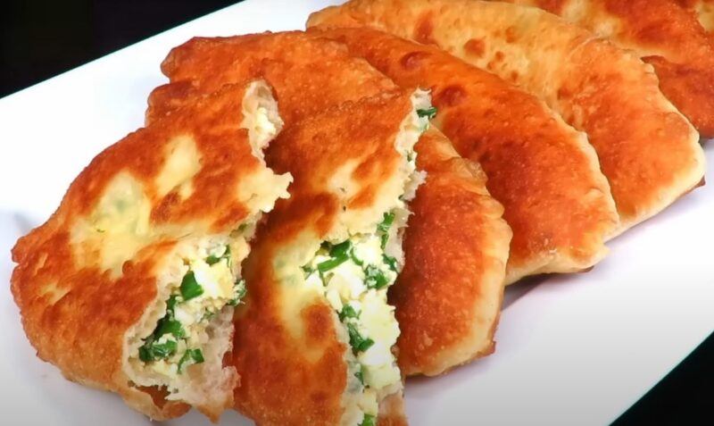 Секрет идеальных пирожков: готовим "Лапти" на кефире за 30 минут без дрожжей и возни с тестом