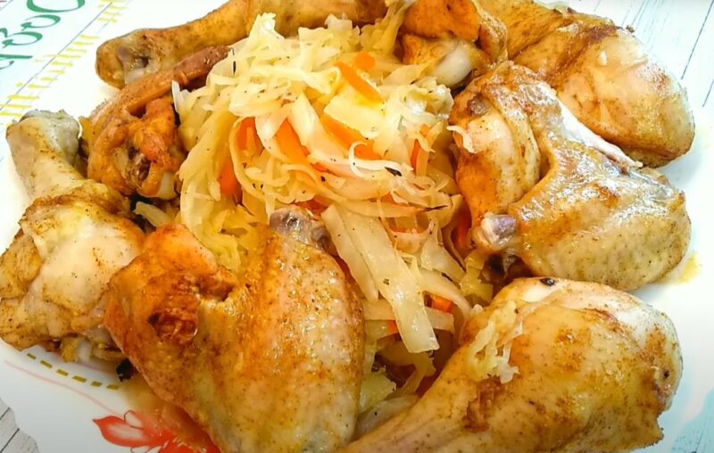 Гарнир и мясо в одном блюде: капуста с курицей в рукаве — идеальный вариант ужина в будний день!