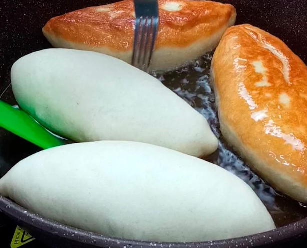 Замесила, слепила и на сковородку. Рецепт пирожков из «мгновенного» заварного дрожжевого теста