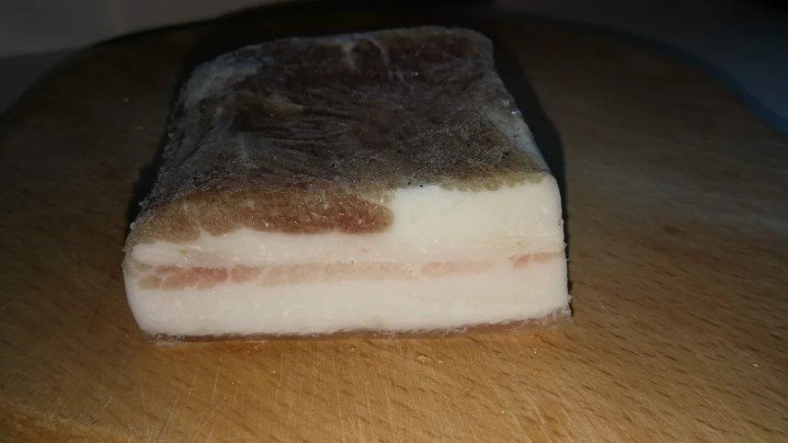 Зачем пожилым людям есть сало