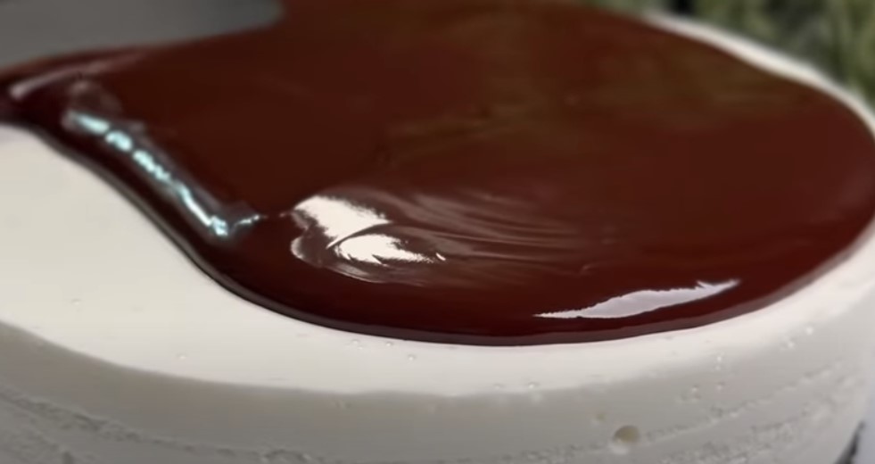 Новогодний десерт за 5 минут. Без сливочного сыра, духовки, сгущенки и муки