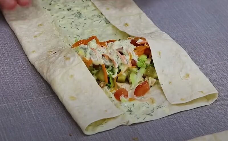 Идеальная шаурма в домашних условиях! Как приготовить её вкуснее, чем в ларьке: весь секрет в соусе