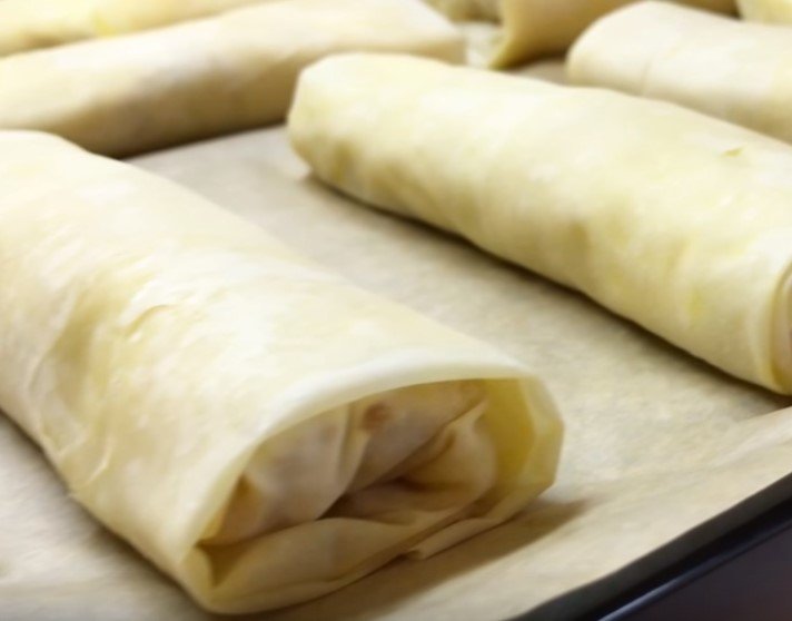 Вкусно и никакой возни с тестом. Трубочки с нежной начинкой из куриного мяса