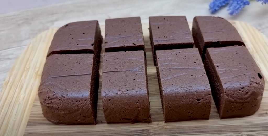 Шоколадный десерт за 5 минут: без муки и сахара. Только 2 ингредиента