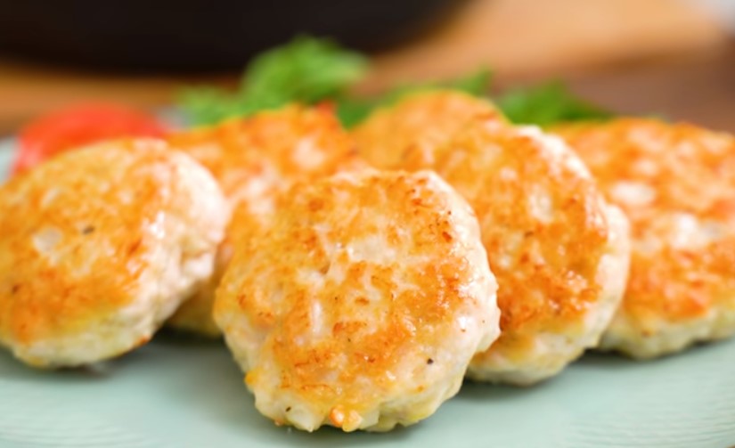 Есть куриное филе? Рецепт за 15 минут: вкусные рубленые котлеты без мясорубки