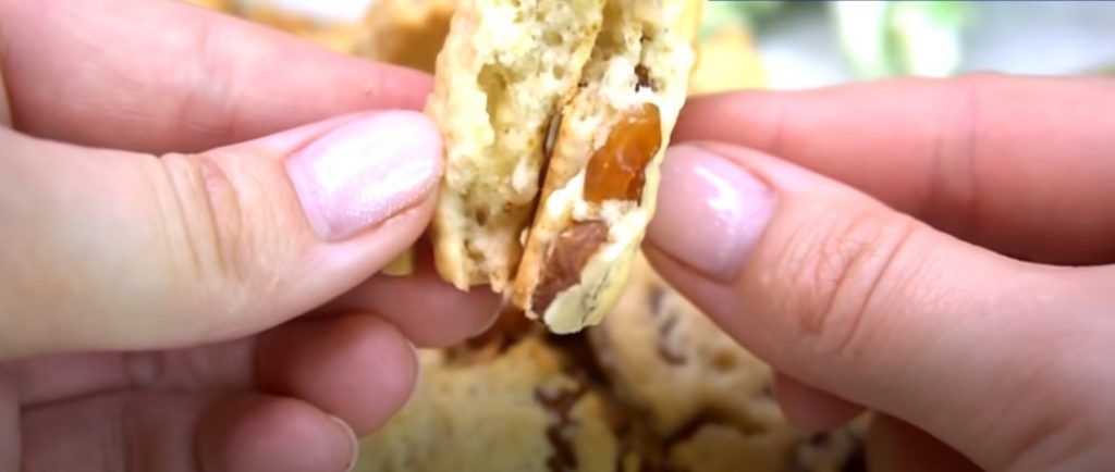 Готовлю уже 2 день новый рецепт вкусного печенья. Нашла в кулинарном журнале «На бис»