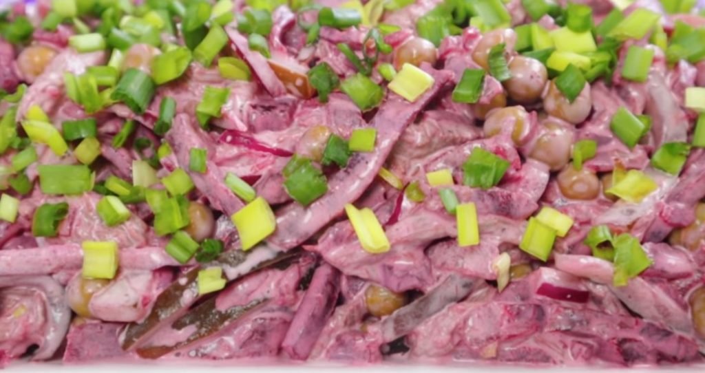 Этот салат не просто удивил, он ошеломил. Королевский салат со свеклой и мясом