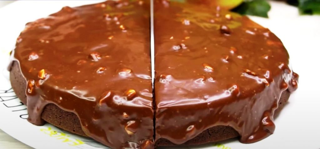 Просто смешиваю печенье с молоком, ставлю в духовку и получаю шоколадный торт. Делюсь рецептом